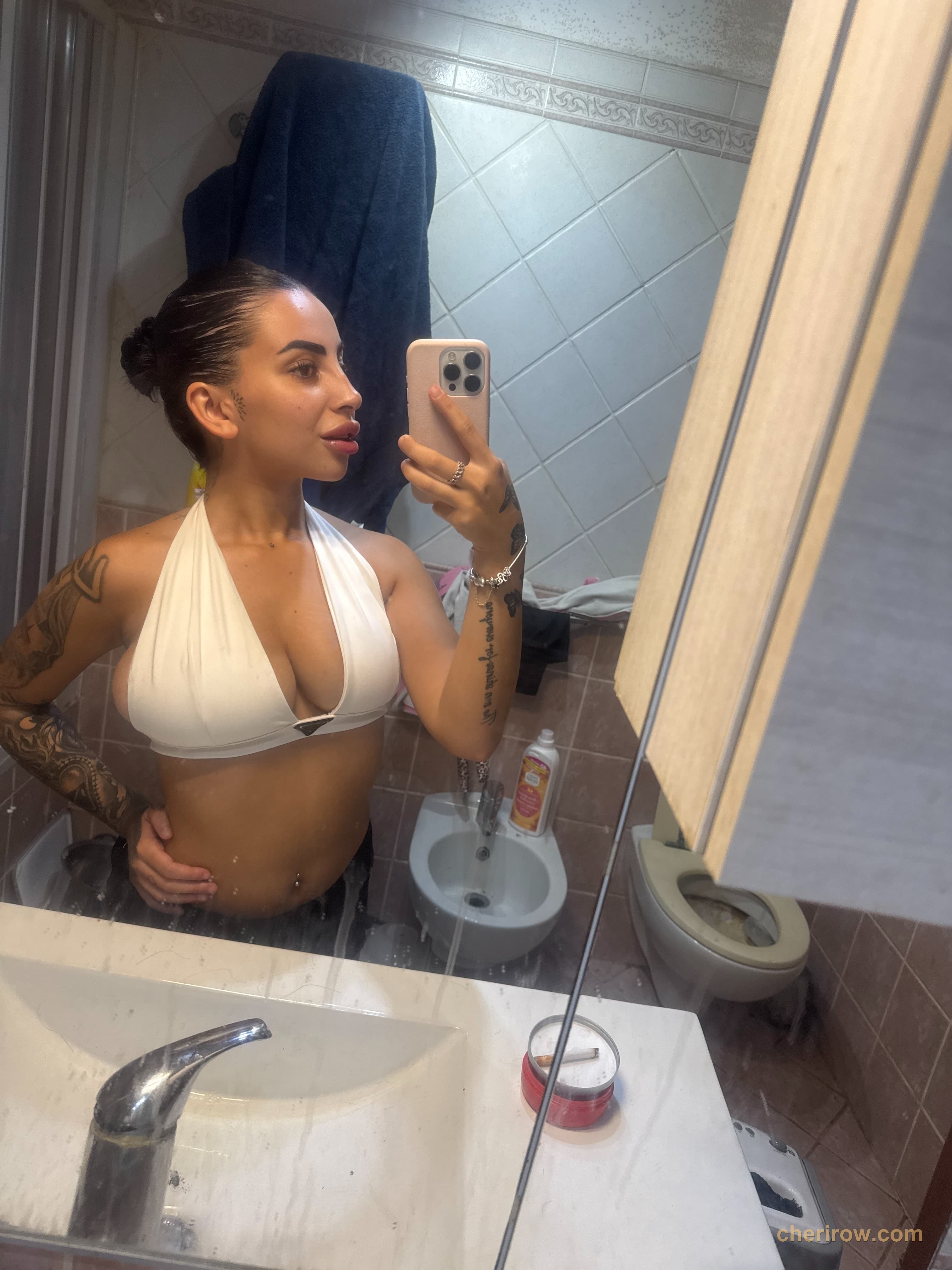 Cheri Row lingerie spogliarellista italiana