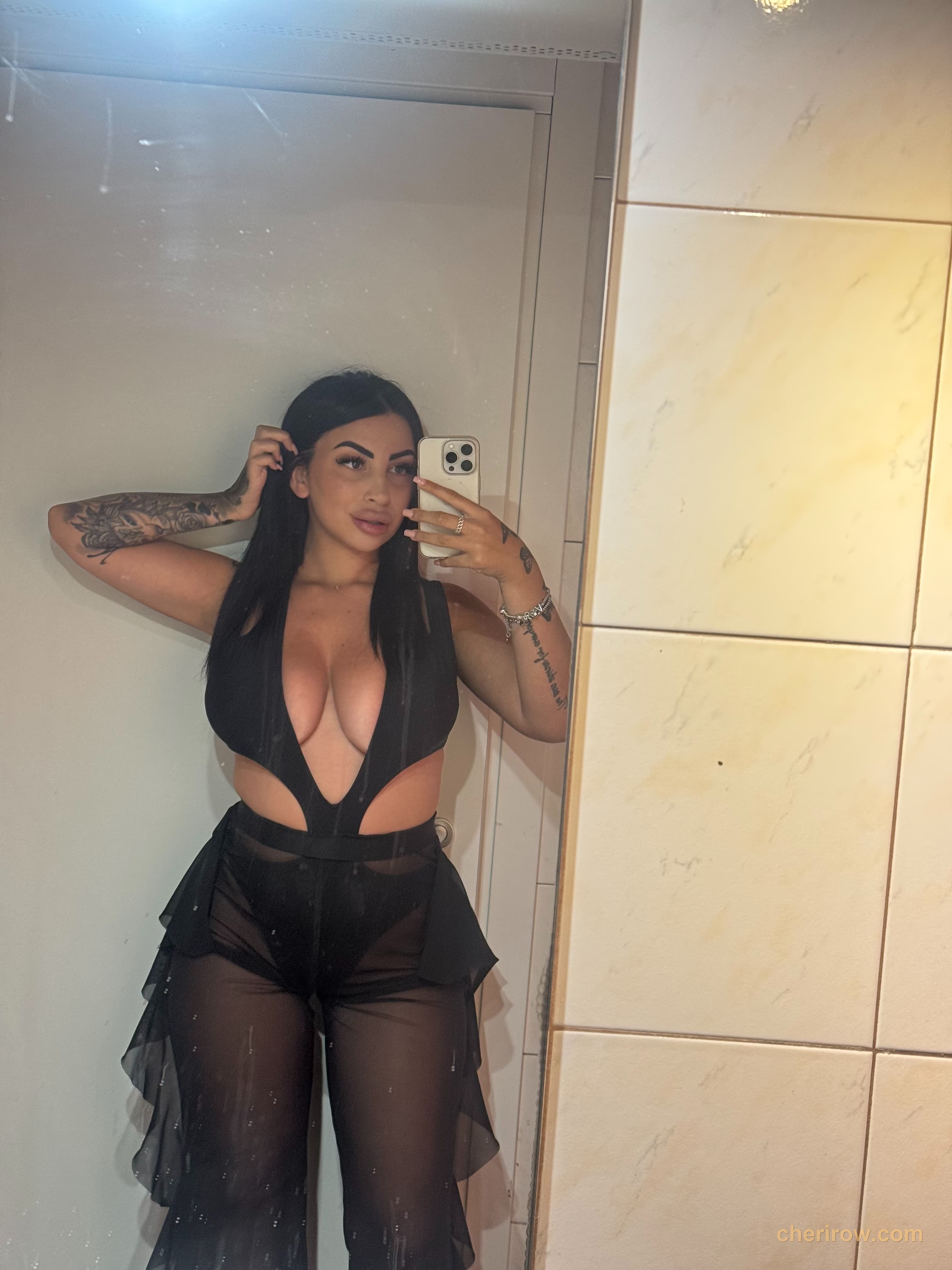 Cheri Row lingerie spogliarellista italiana